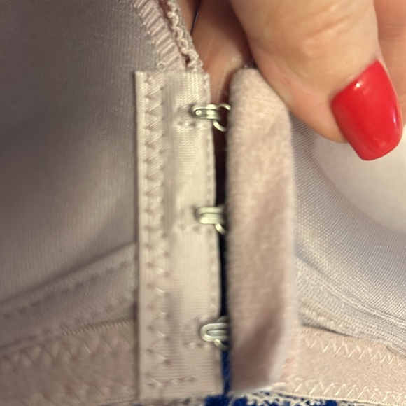 38-40 B NWOT Front Closure Bra - Picture 5 of 6